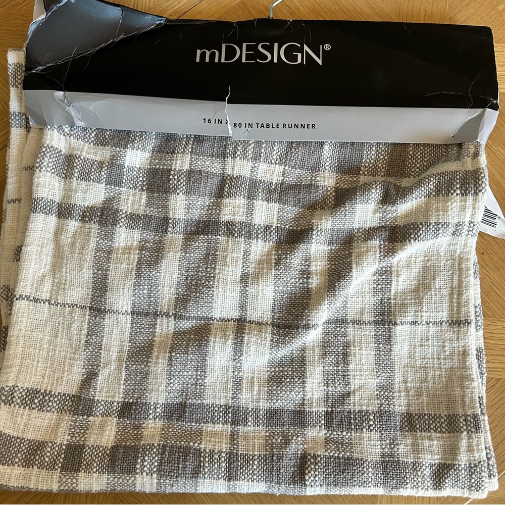 NWT Mdesign  Cotton‎ Grey and White Table Runner - Picture 7 of 7